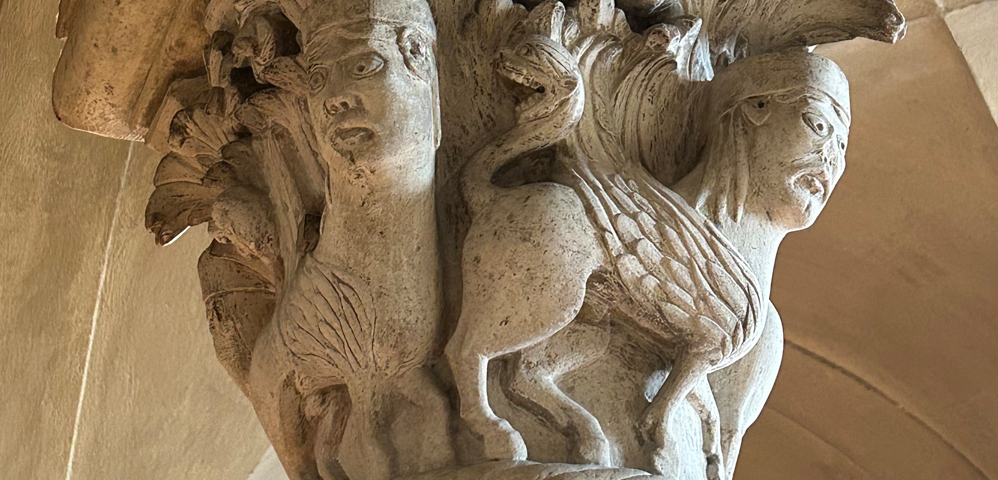 Particolare di un capitello del Duomo di Modena